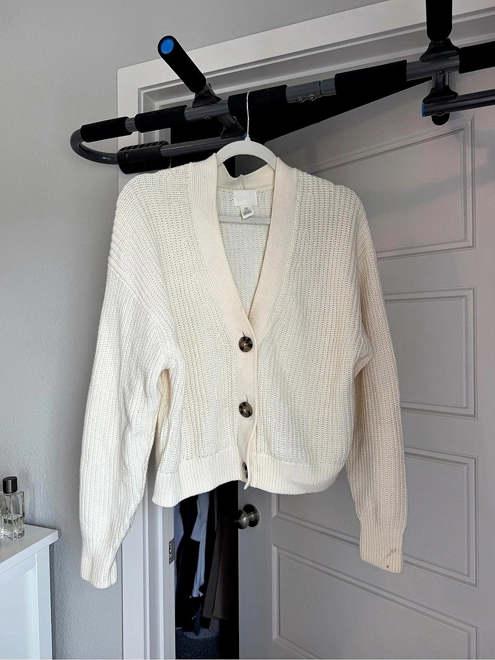 H&M Cropped Button Cardigan in White Size Small